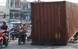 Ám ảnh lật container