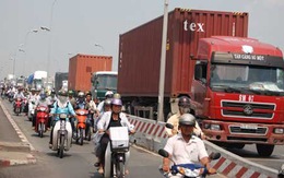 Xe quá tải đe dọa cầu Sài Gòn