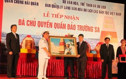 Làng văn hóa du lịch các dân tộc Việt Nam nhận đá Trường Sa