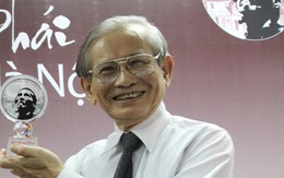 Giáo sư Phan Huy Lê nhận giải thưởng Bùi Xuân Phái