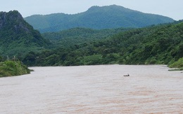 Trên sông DakRông mùa lũ