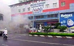 Cháy xe taxi trước siêu thị Co.opmart Vũng Tàu