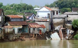 Di dời hộ dân tại điểm sạt lở