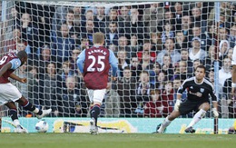 Trọng tài Phil Dowd hại Aston Villa