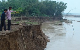 Sạt lở bên dòng Vu Gia