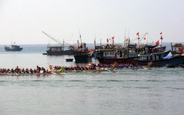 Khai hội đua thuyền trên quê hương hùng binh Hoàng Sa