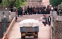 Hàng đoàn xe Trung Quốc chở gạo cho Triều Tiên