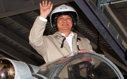 Thủ tướng Nguyễn Tấn Dũng thăm Trung đoàn không quân