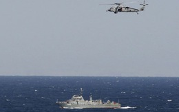 Tàu Iran áp sát tàu sân bay Mỹ