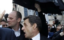 Tổng thống Pháp bị ném trứng