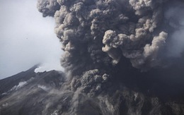 Núi lửa phun trào mạnh tại Nhật Bản