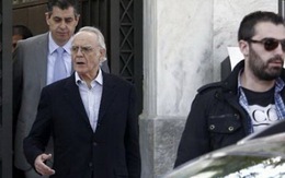 Cựu bộ trưởng quốc phòng Hi Lạp bị bắt
