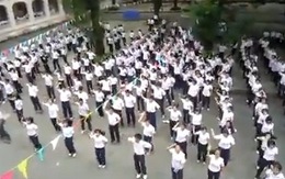 200 học trò nhảy flashmob chia tay thời áo trắng