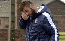Cầu thủ Ý khóc tại trại tập trung Auschwitz