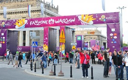 Fanzone tưng bừng mở cửa tại Warsaw