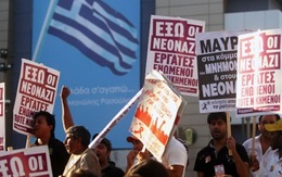 Hi Lạp biểu tình phản đối nghị sĩ đánh người