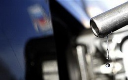 Giá dầu xuống thấp nhất trong 18 tháng