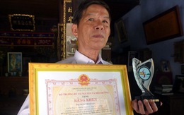 Ông Phan Thuận An nhận giải thưởng Biển xanh quê hương