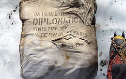 Chiếc túi "ngoại giao" lưu lạc 46 năm
