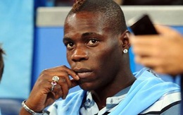 Balotelli lại hục hặc với HLV Mancini