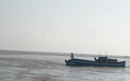 Tàu cá lại bị đắm tại cửa Đà Diễn