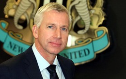 Alan Pardew ký hợp đồng 8 năm với Newcastle