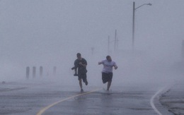 Bờ Đông nước Mỹ tê liệt trong bão Sandy