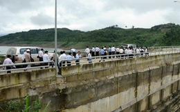 Vì sao huyện xin không tiếp... khách trung ương?