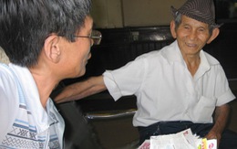 Cụ già 87 tuổi bán báo bốn thập niên ở ga Hà Nội