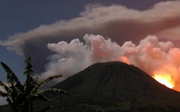 Indonesia: Núi lửa Lokon "thức giấc"