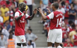 Walcott và Sagna bị loại ra khỏi bộ lịch 2013 Arsenal