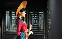 Miss Universe 2012: Diễm Hương mặc áo dài thổ cẩm