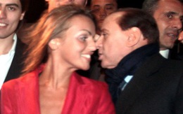 Berlusconi kết hôn với kiều nữ 27 tuổi