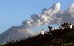 Ecuador nâng mức báo động núi lửa phun