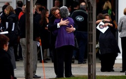 Mỹ tưởng niệm một tuần vụ xả súng ở Sandy Hook