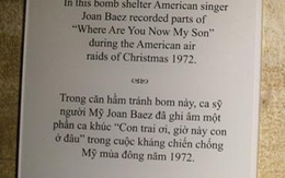 Joan Baez hát dưới mưa bom