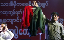 Áo len của bà Suu Kyi được bán với giá 49.000 USD