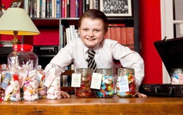 Doanh nhân 9 tuổi điều hành cửa hàng bán kẹo
