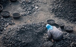 Lở đất, nổ mỏ than, 28 người chết, 83 người bị chôn vùi