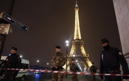 Tháp Eiffel bị dọa bom, 1.500 người sơ tán