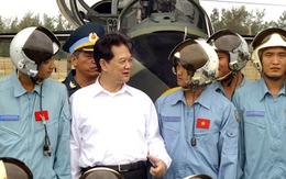 Thủ tướng thăm Trung đoàn Không quân 910