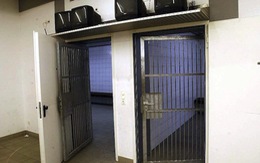 Sân vận động của Dortmund có cả nhà tù