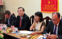 Tổng lãnh sự Mỹ thăm UBND huyện Hoàng Sa