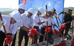 Sinh viên VN dựng cột cờ Tổ quốc 25m trên đảo Lý Sơn