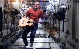 Quay clip ca nhạc đầu tiên trong không gian