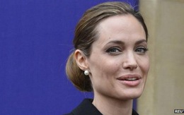Angelina Jolie phẫu thuật ngừa ung thư vú