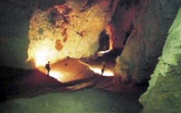 Phát hiện các hang động thẳng đứng ở Phong Nha