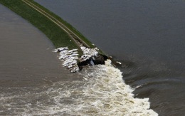 Đức: vỡ đập chắn lũ trên sông Elbe