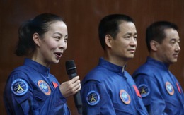 Nữ phi hành gia Trung Quốc khai gian tuổi?