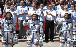 Trung Quốc đưa Thần Châu 10 lên không gian